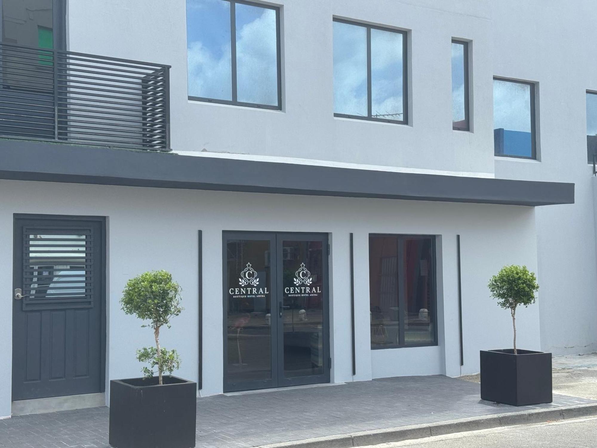 Central Boutique Hotel Oranjestad Exterior photo