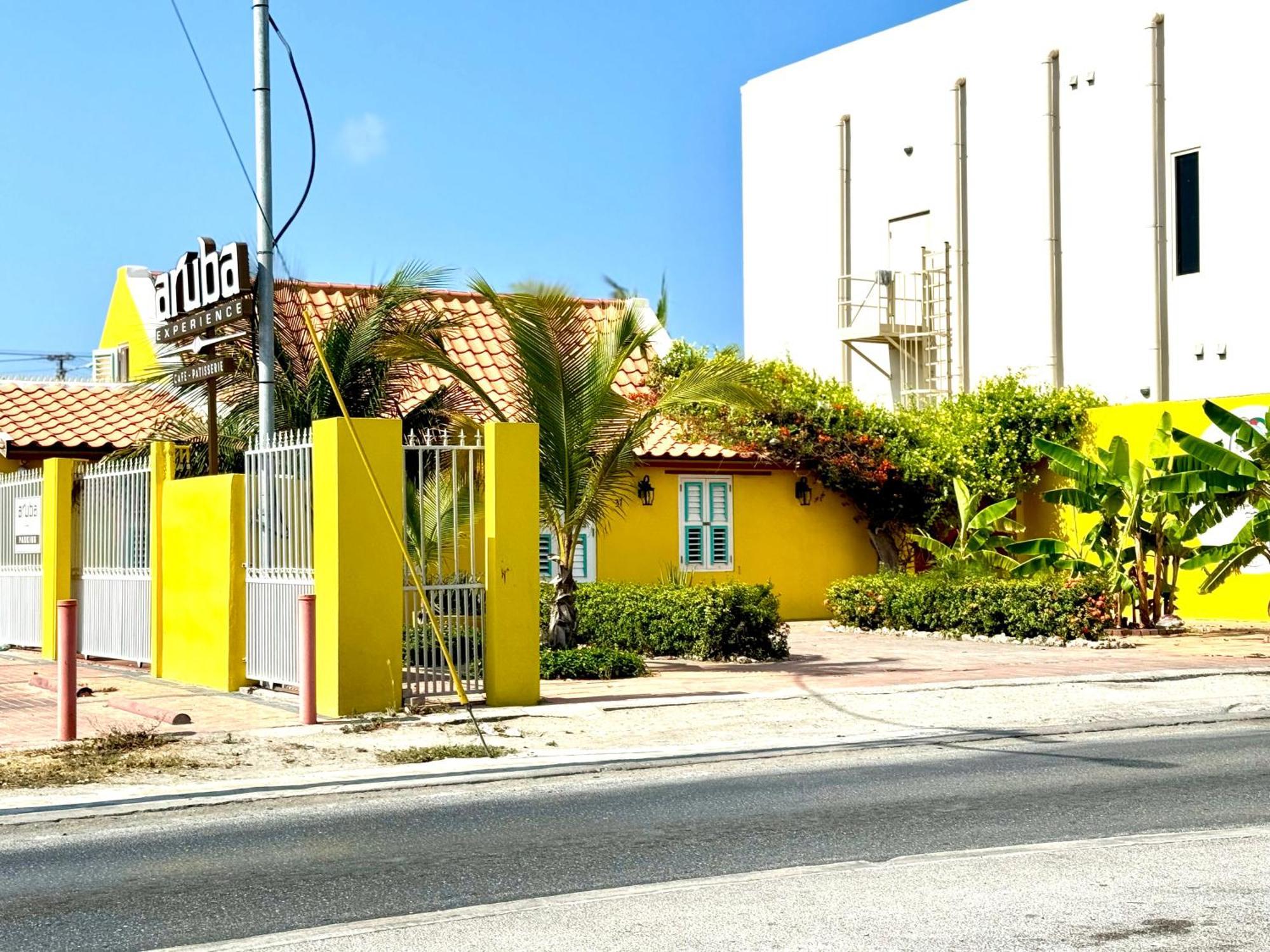 Central Boutique Hotel Oranjestad Exterior photo