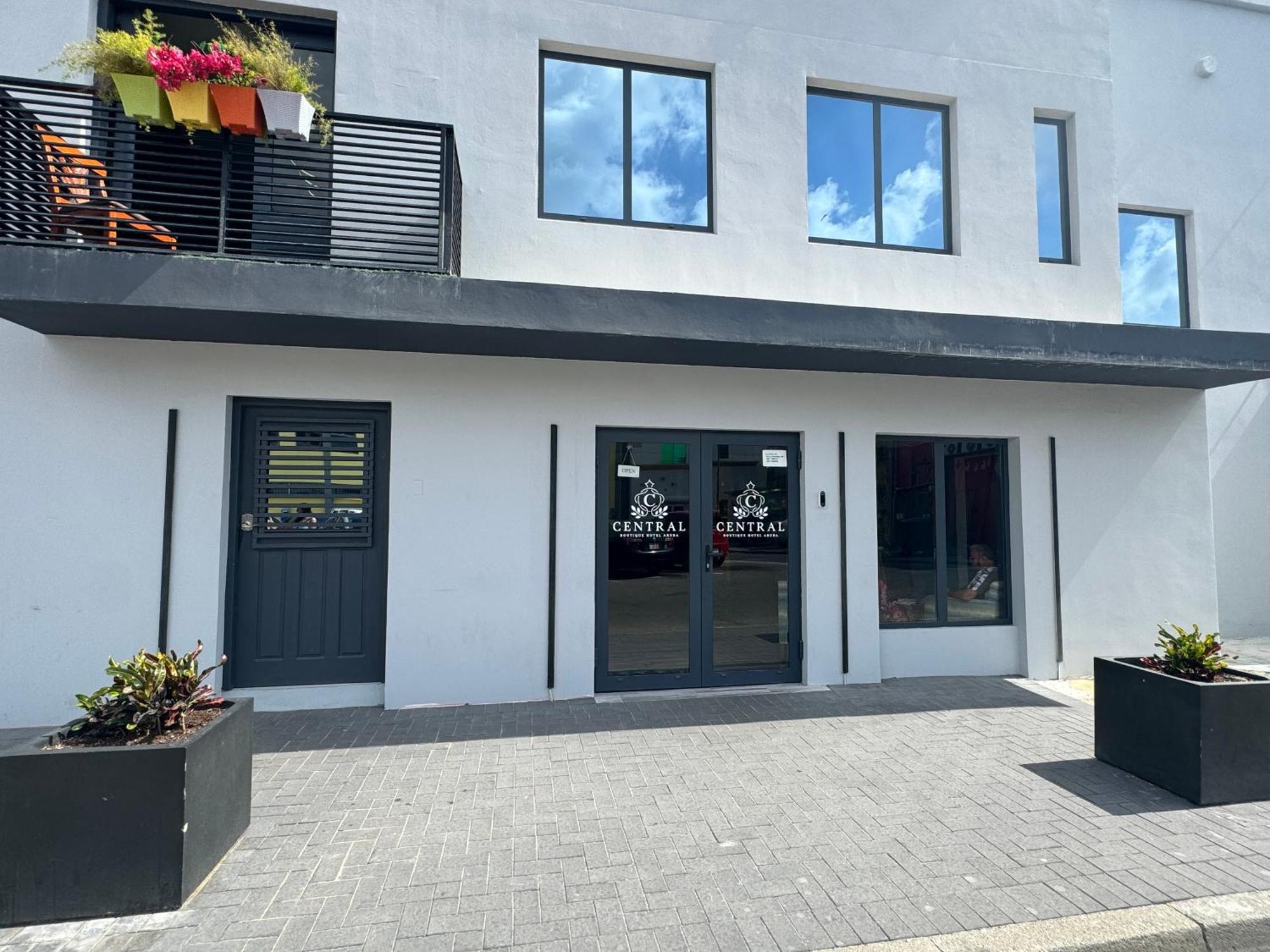 Central Boutique Hotel Oranjestad Exterior photo